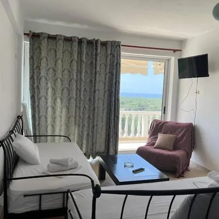 Polyxeni Apartment *